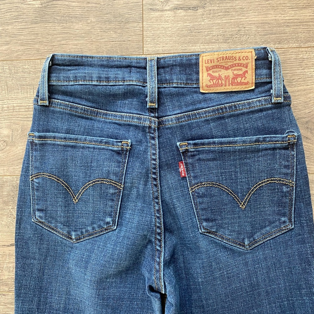 EUC Levi’s 721 High Rise Skinny - Picture 2 of 5